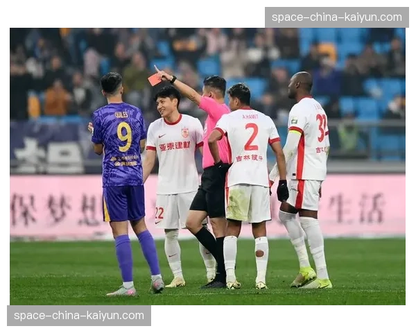 直播：长春亚泰vs天津津门虎，高强度压迫致上半场已出现3张黄牌