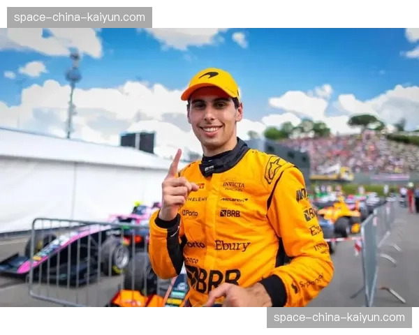 博塔斯与索伯车队完成一年续约，新合同至2027年底