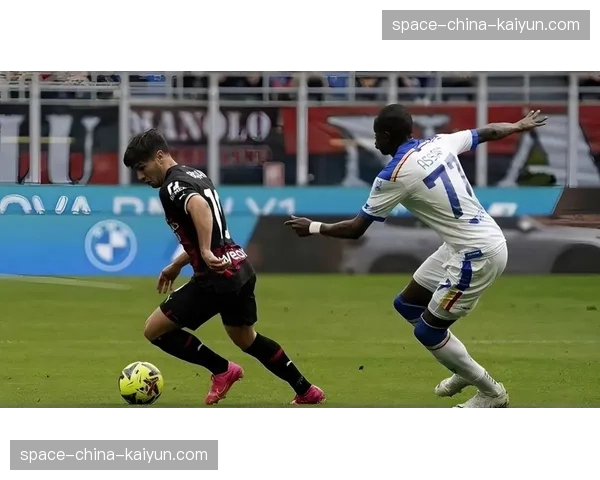 国际米兰4-3逆转科莫，邓弗里斯梅开二度当选全场最佳