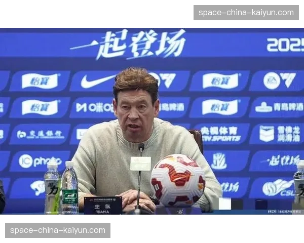 专访申花主帅斯卢茨基:谈论球队年轻化进程与战术微调 专访申花主帅斯卢茨基:谈论球队年轻化进程与战术微调